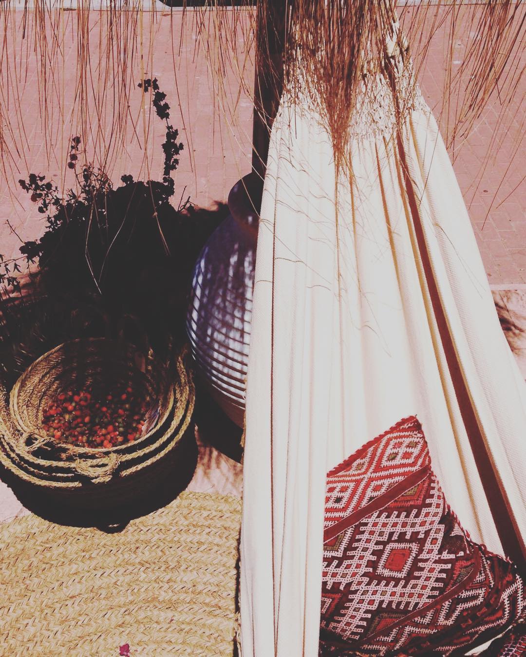 Siesta ?M E D I T E R R A N E A N  N O M A D? #mediterrneanlifestyle #soulhomesfornadpeople #javea #playadelarenal #interiordesign #interiordesigner #summertime #siesta #beach #costablanca #slowlife #slowlifestyle #mediterraneamente #livingwithlove